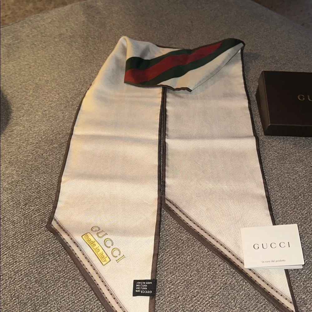 GUCCI ❤️ Scarf Bandana GG Pattern Brown/ Cream Zipper Pattern.  Pre❤️Loved - Picture 4 of 9